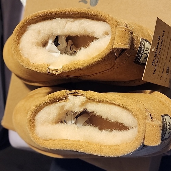 NWT BearPaw retro shorty Youth,size 1 Y, ice coffee solid - Picture 6 of 6